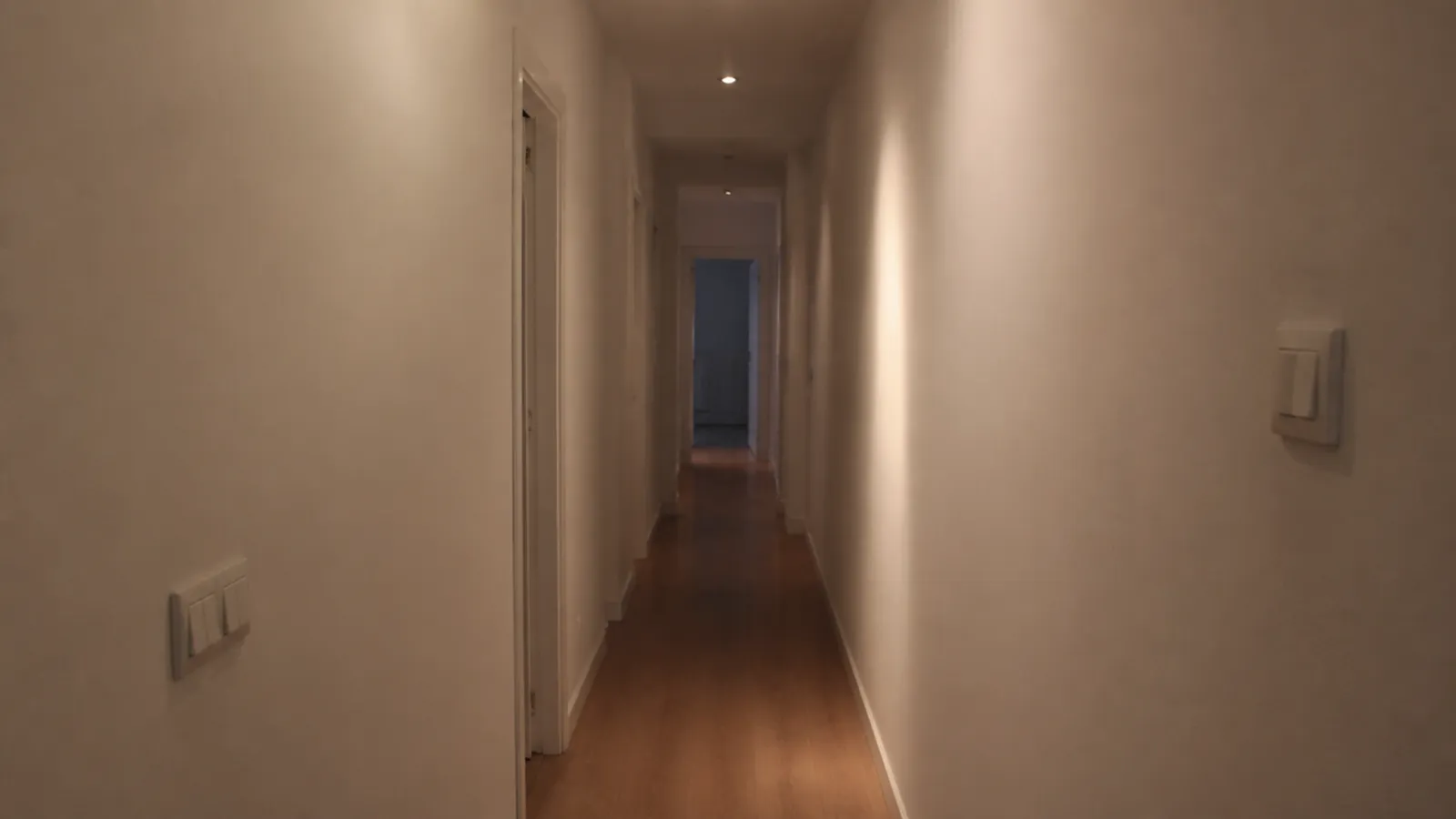 Conmutadas, cruces y grupos: cómo automatizar la luz sin perder el interruptor del pasillo