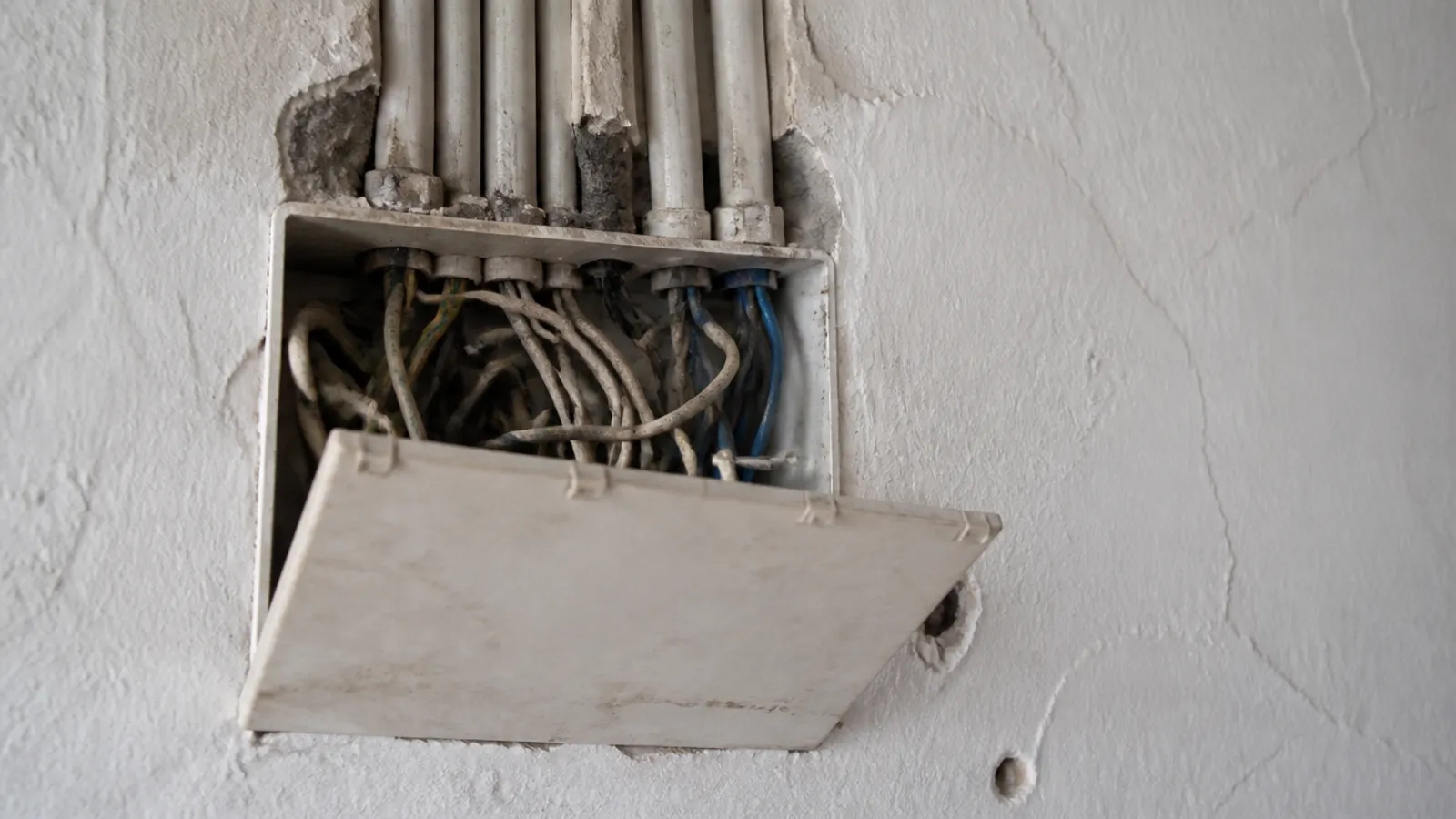 Instalación eléctrica antigua: señales de que hay que renovar
